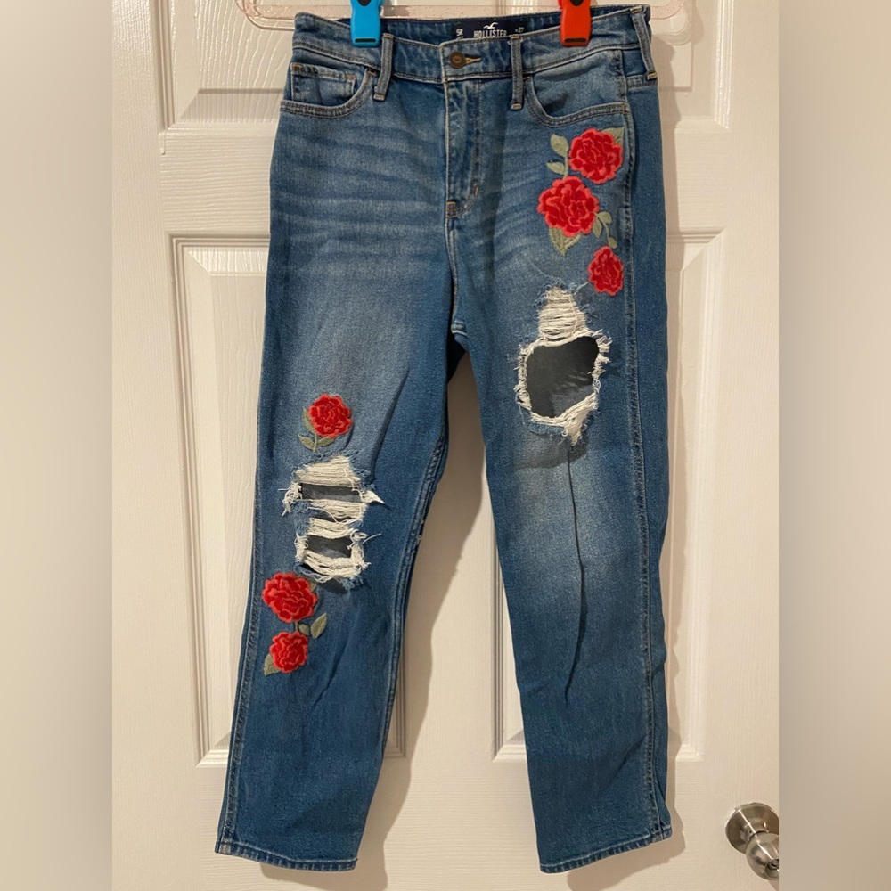 Hollister distressed blue jeans with embroidered flowers. Size 5R